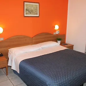 hotel-la-pace-milan.italymilanhotels.net/