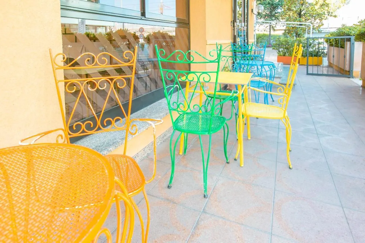 Hotel Gobbi リミニ 2*,  イタリア